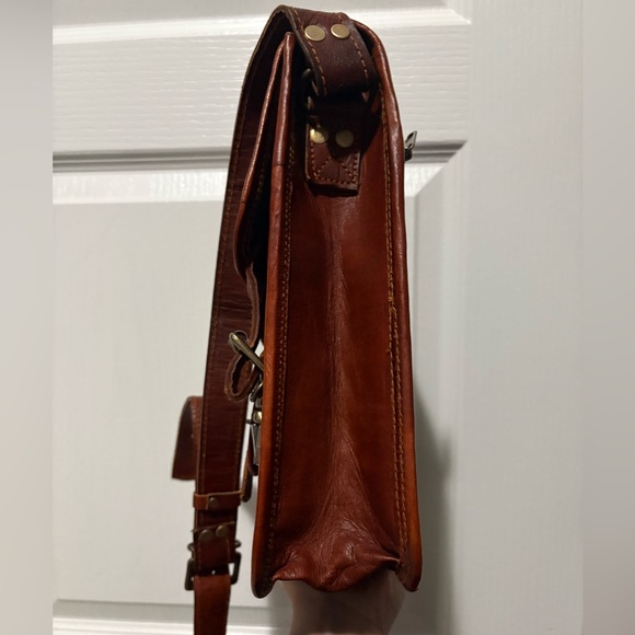 Elegant Brown Leather Satchel - Picture 12 of 13